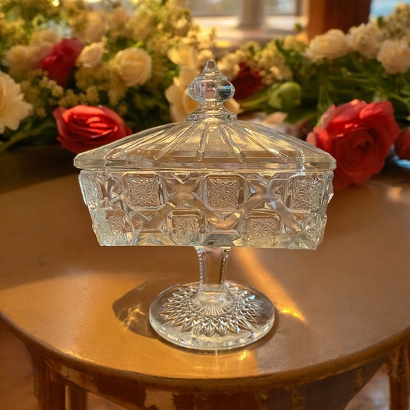 Gorgeous antique pedestal candy dish with lid. Rare - Picture 3 of 11